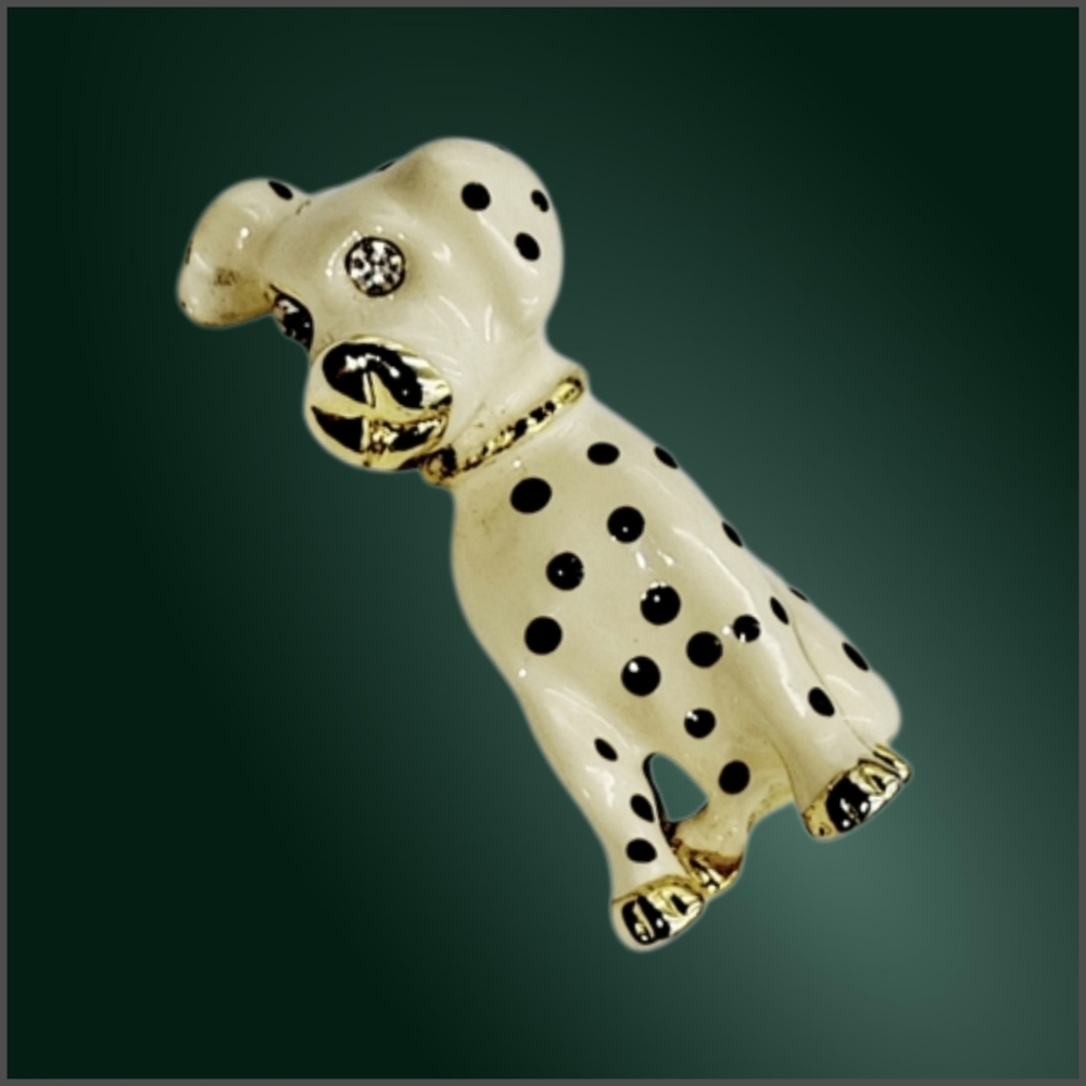 Dalmatian Enamel Gold Tone Seated Dog Brooch - Picture 2 of 7